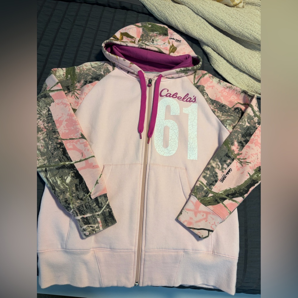 Cabelas sweatshirt